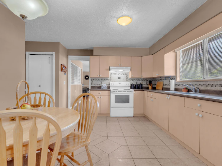 14110 72a Avenue, Surrey, BC, V3W 7M7 - 8