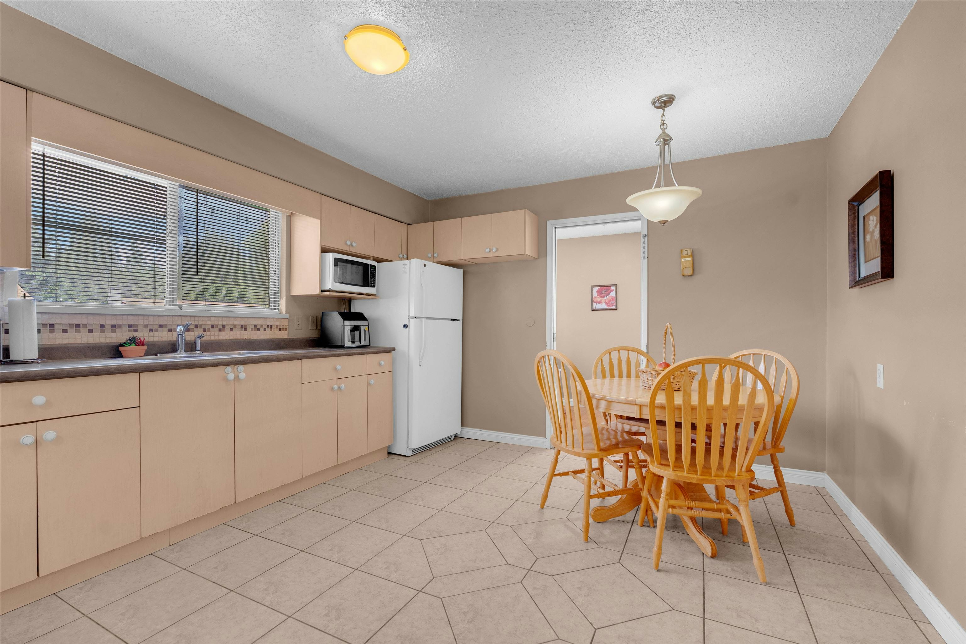14110 72a Avenue, Surrey, BC, V3W 7M7 - 7