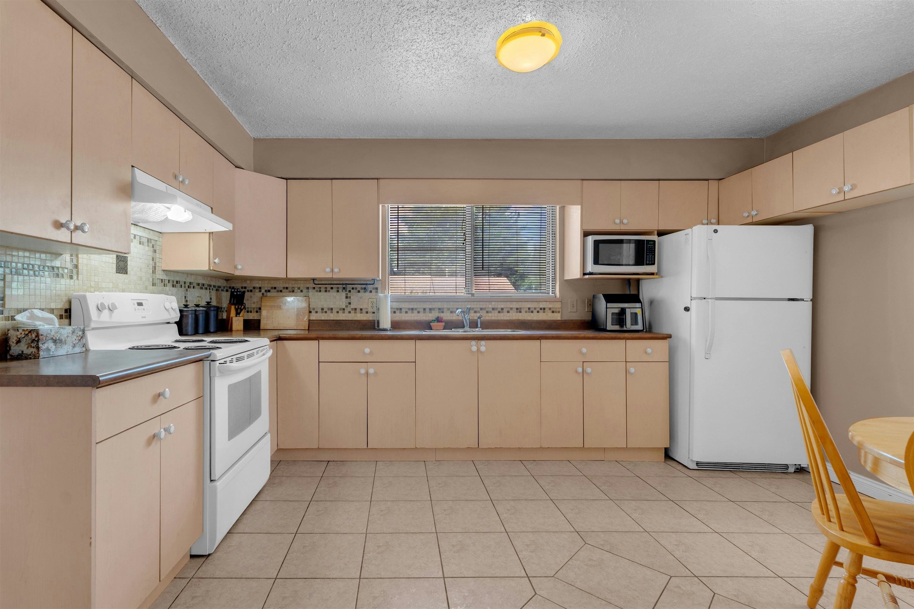 14110 72a Avenue, Surrey, BC, V3W 7M7 - 6