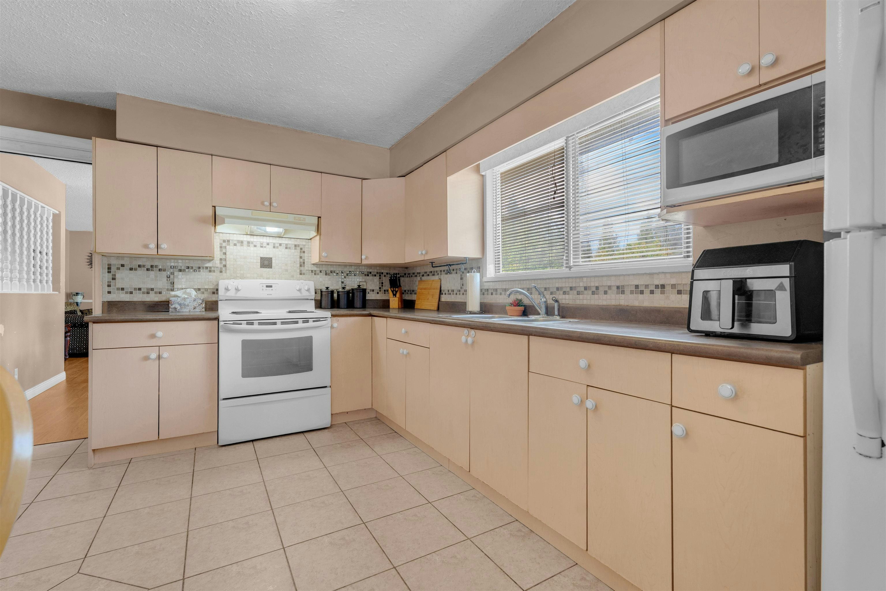 14110 72a Avenue, Surrey, BC, V3W 7M7 - 9