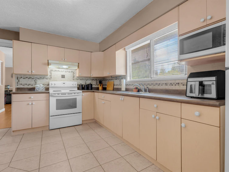 14110 72a Avenue, Surrey, BC, V3W 7M7 - 9