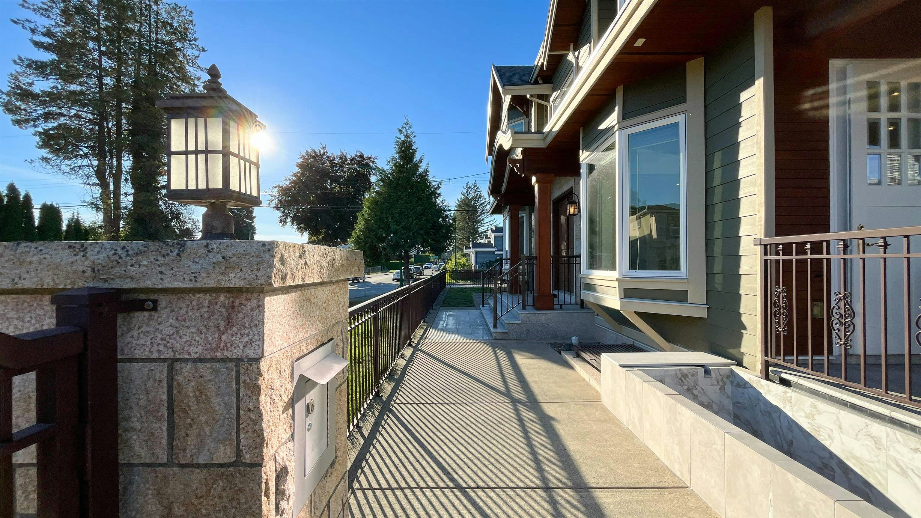 4319 Greta Street, Burnaby, BC, V5J 1N9 - 2