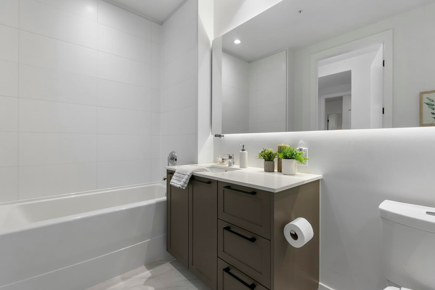 216-13933 105 Boulevard, Surrey, BC, V3T 0R6 - 18