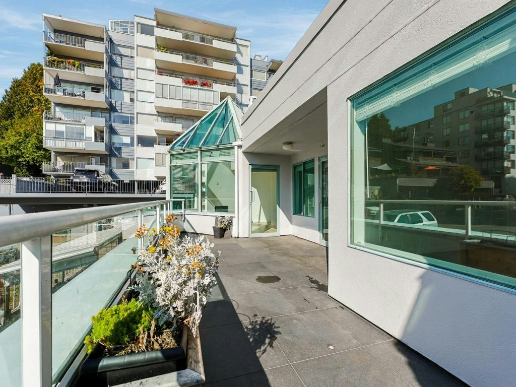 204-565 17 Street, West Vancouver, BC, V7V 3S9 - 17