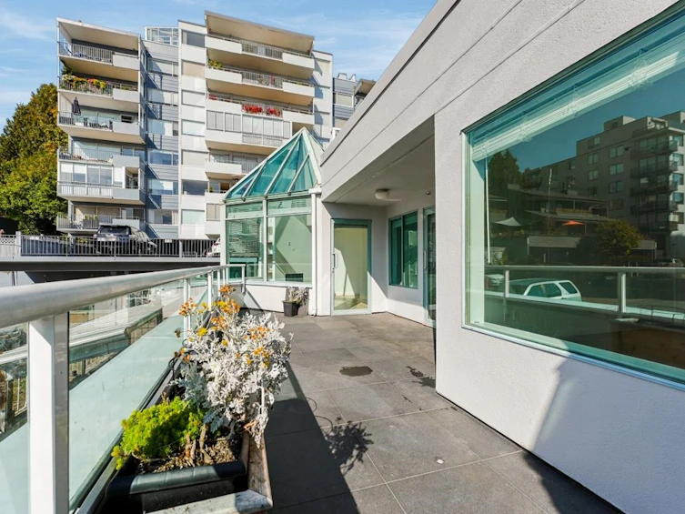 204-565 17 Street, West Vancouver, BC, V7V 3S9 - 17