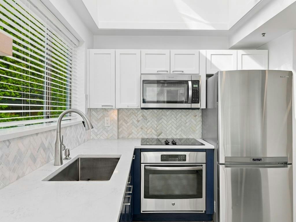 204-565 17 Street, West Vancouver, BC, V7V 3S9 - 6