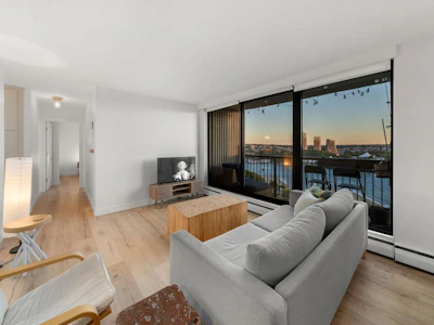 1207-1330 Harwood Street - 3