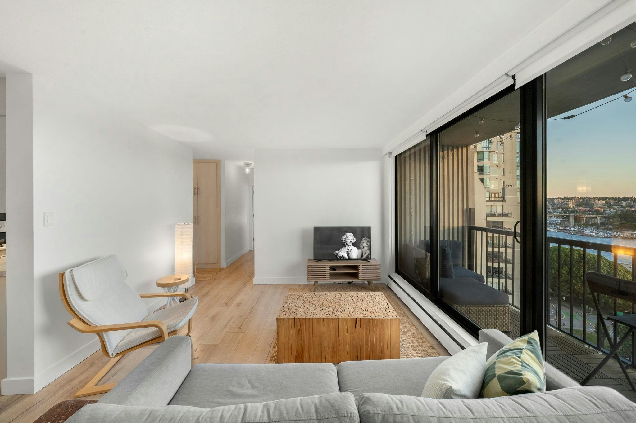 1207-1330 Harwood Street - 4