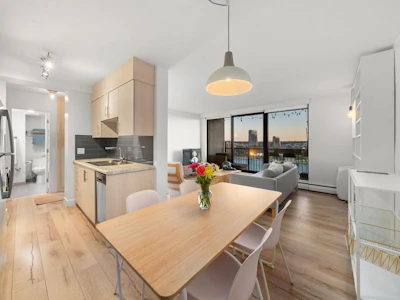 1207-1330 Harwood Street - 5