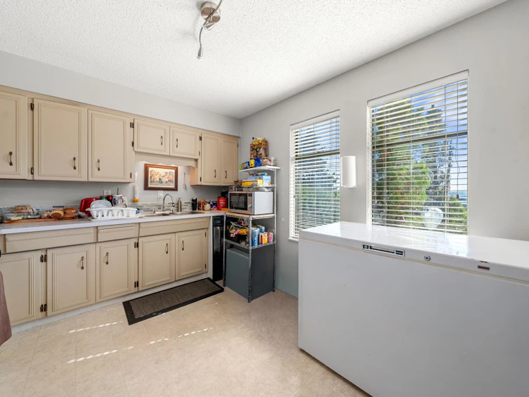 140-142 St. Patricks Avenue, North Vancouver, BC, V7L 3N2 - 19