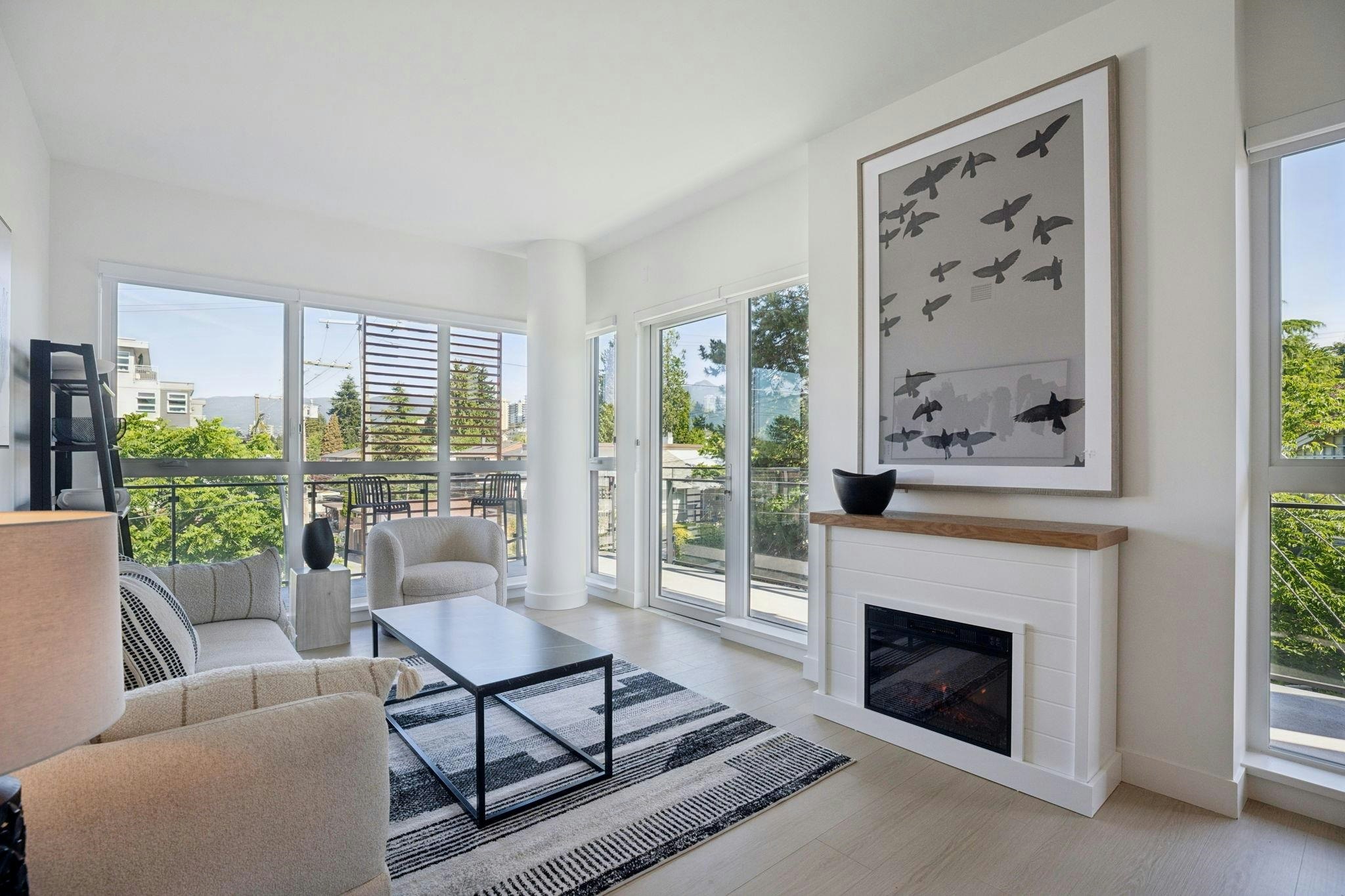 321-422 E 3rd Street, North Vancouver, BC, V7L 0K1