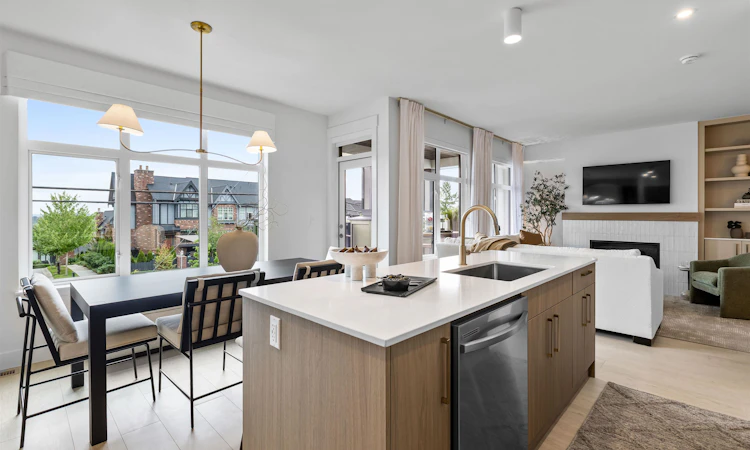 101-3546 Monson Crescent