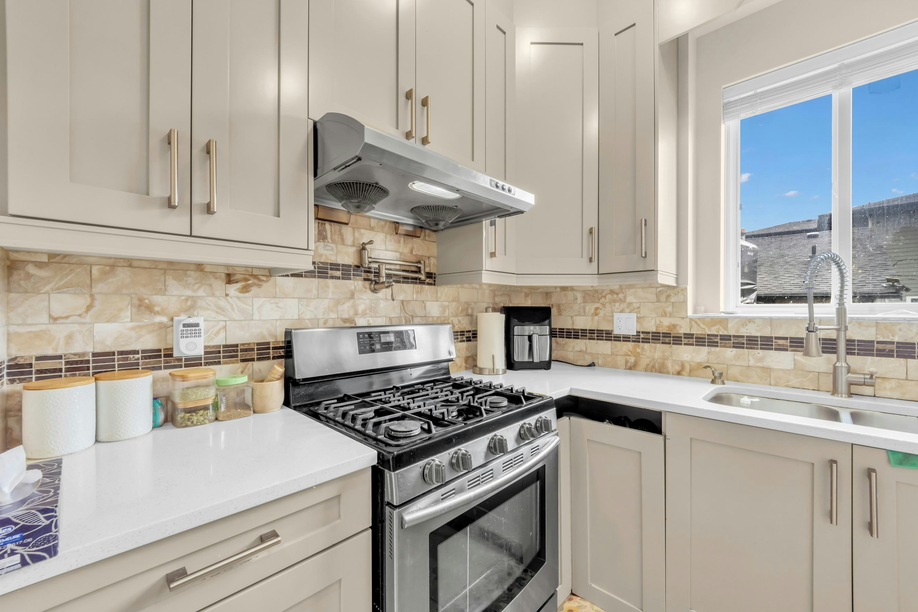 8245 144a Street, Surrey, BC, V3S 2X9 - 9