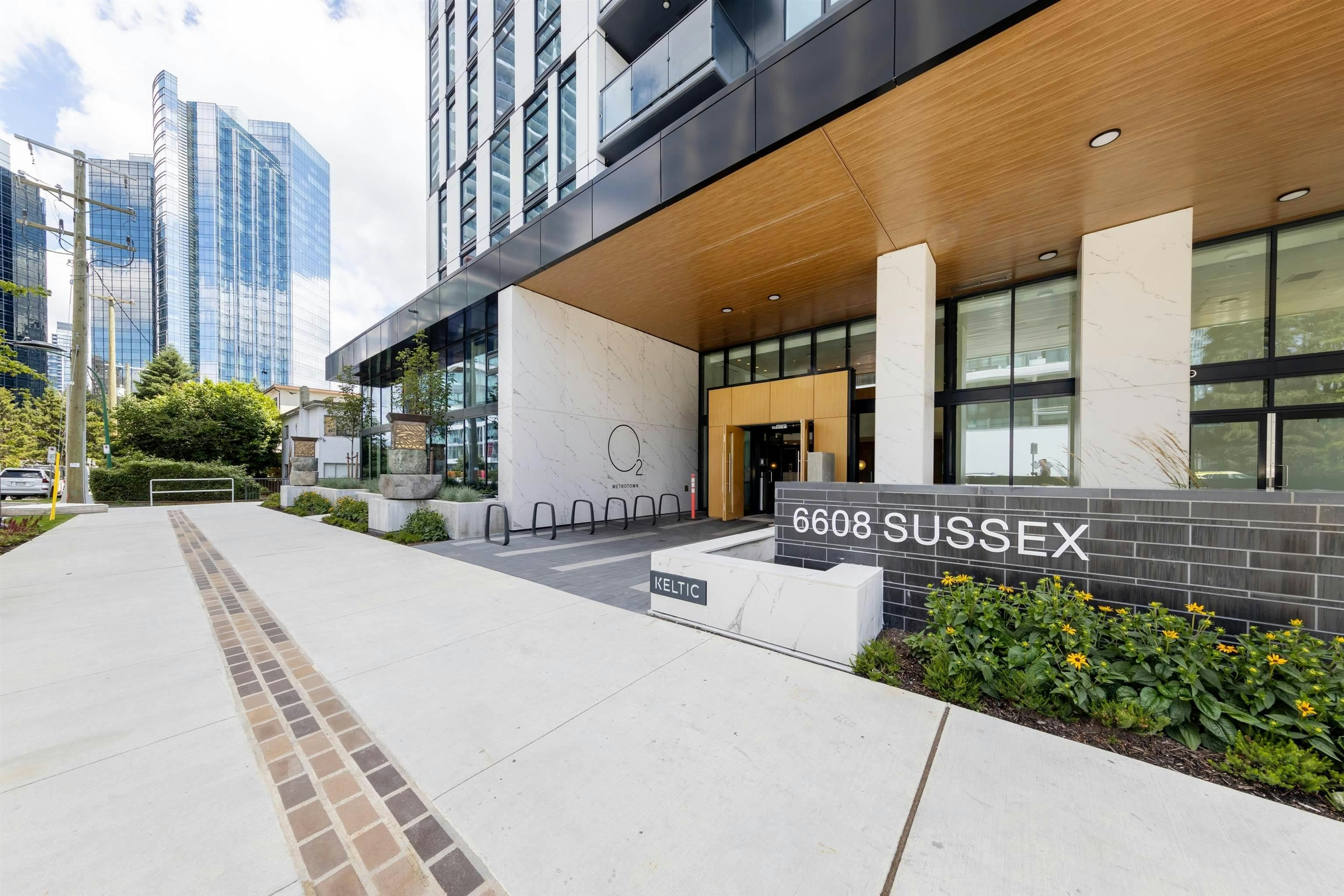 2202-6608 Sussex Avenue, Burnaby, BC, V5H 0M3