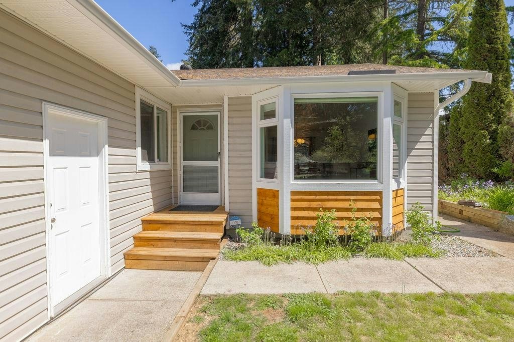5700 Trident Avenue, Sechelt, BC, V0N 3A0 - 5