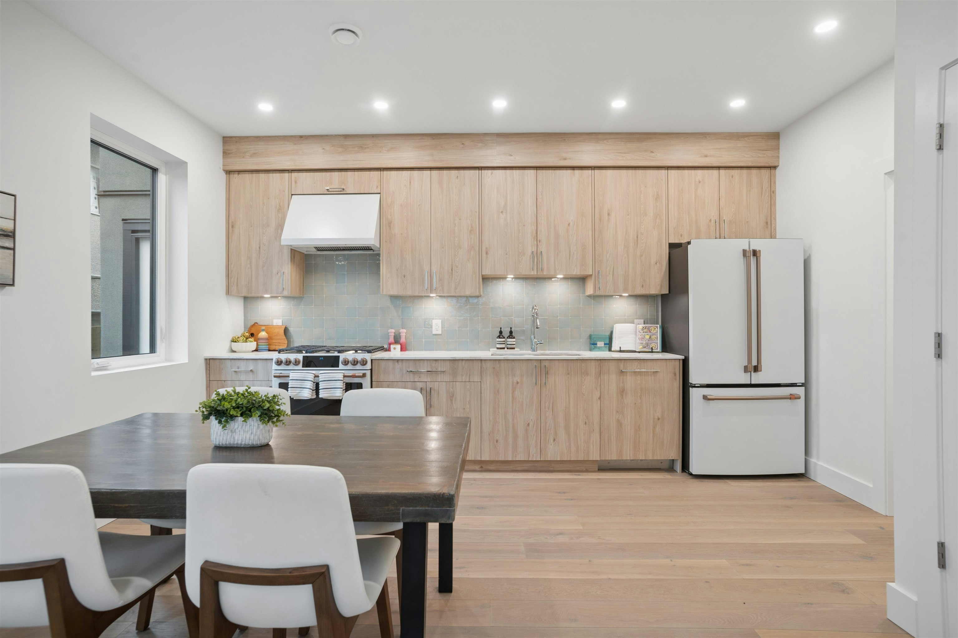 2-2339 Parker Street, Vancouver, BC, V5L 2M2