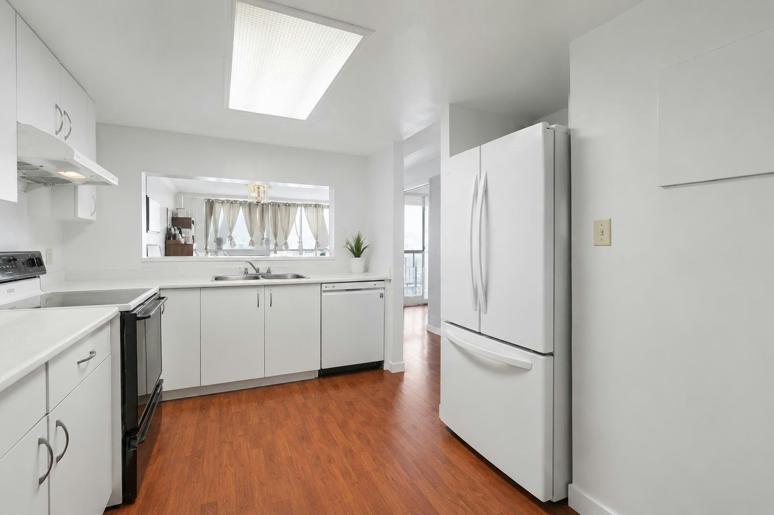 1701-14881 103a Avenue, Surrey, BC, V3R 0M5 - 8