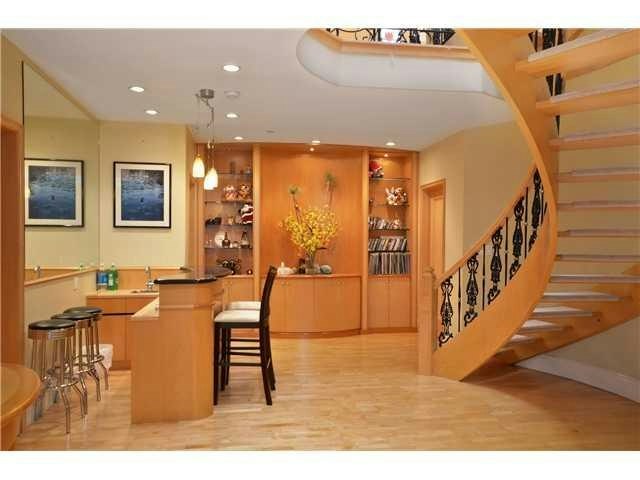 2208 W 34th Avenue, Vancouver, BC, V6M 1G6 - 2