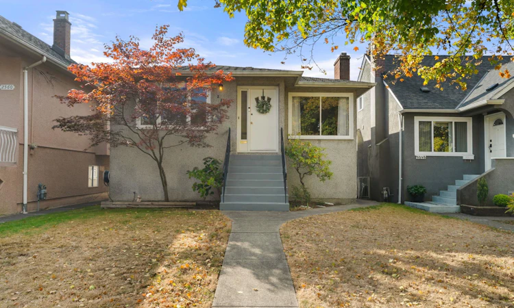 2554 Adanac Street