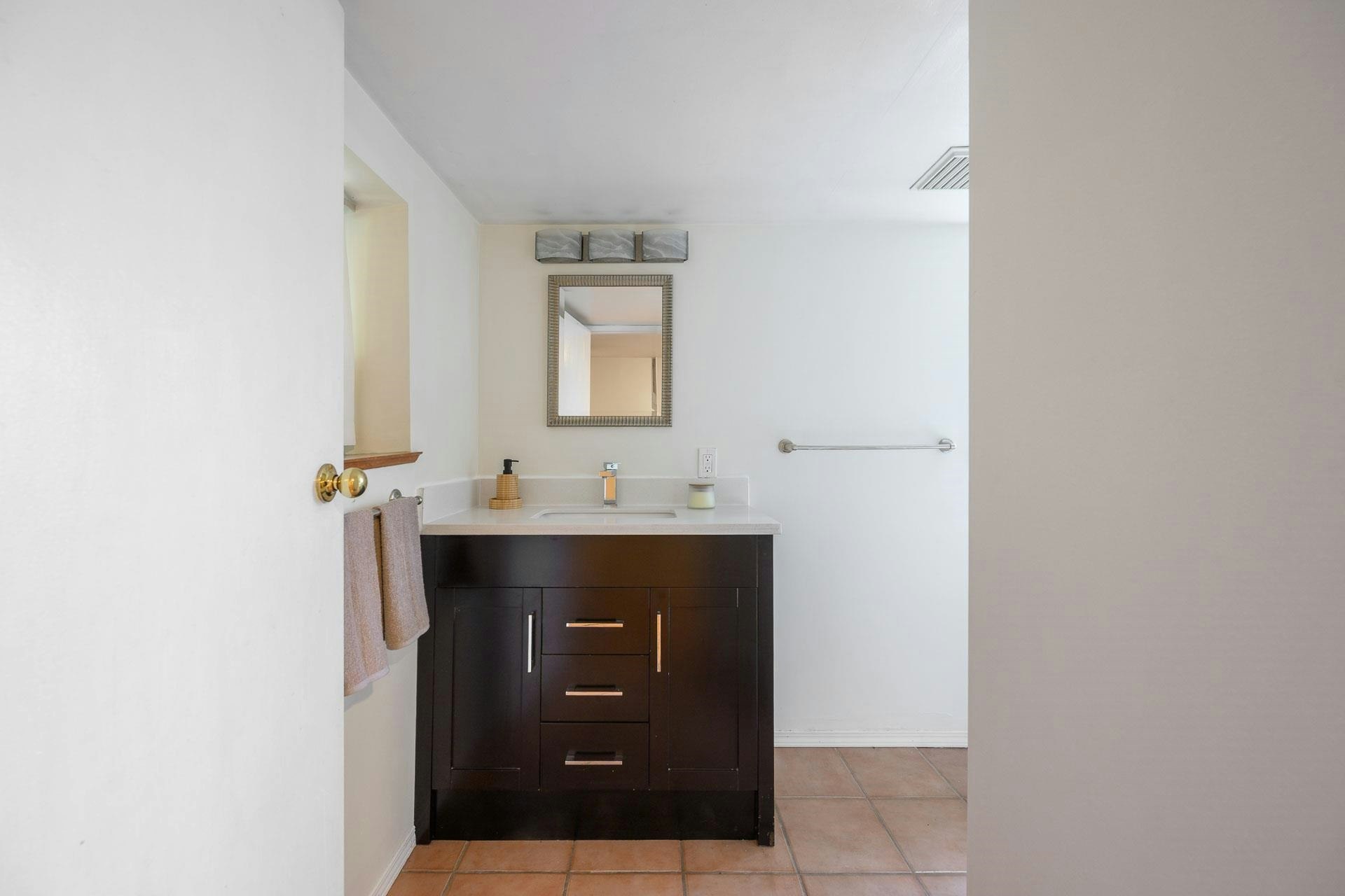 931 Second Street, New Westminster, BC, V3L 2N8 - 31