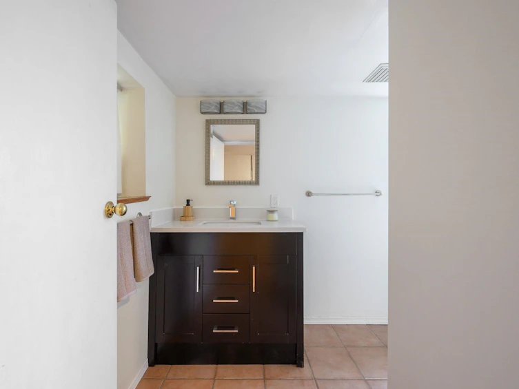 931 Second Street, New Westminster, BC, V3L 2N8 - 31