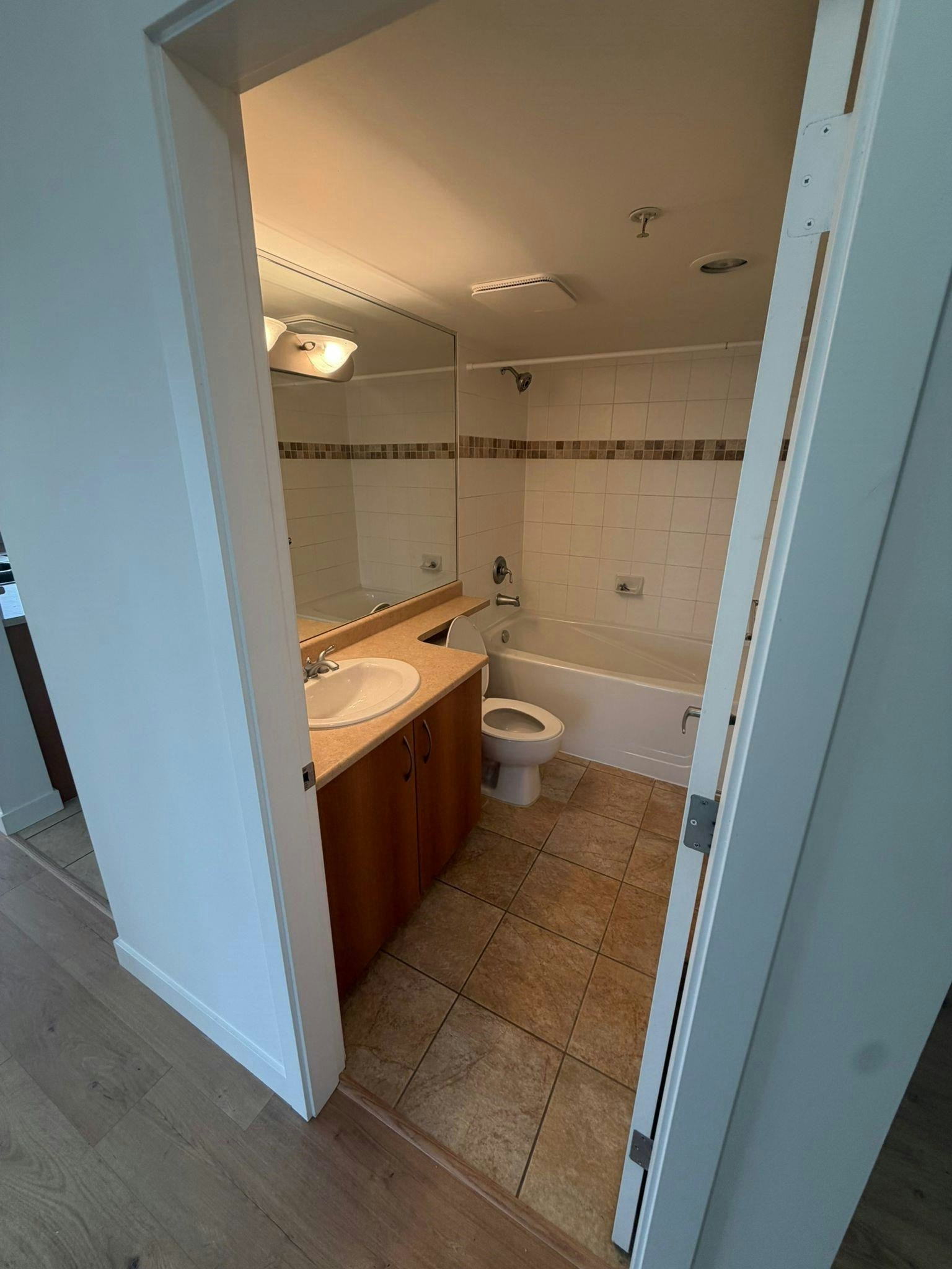 1603-235 Guildford Way, Port Moody, BC, V3H 5L8 - 11