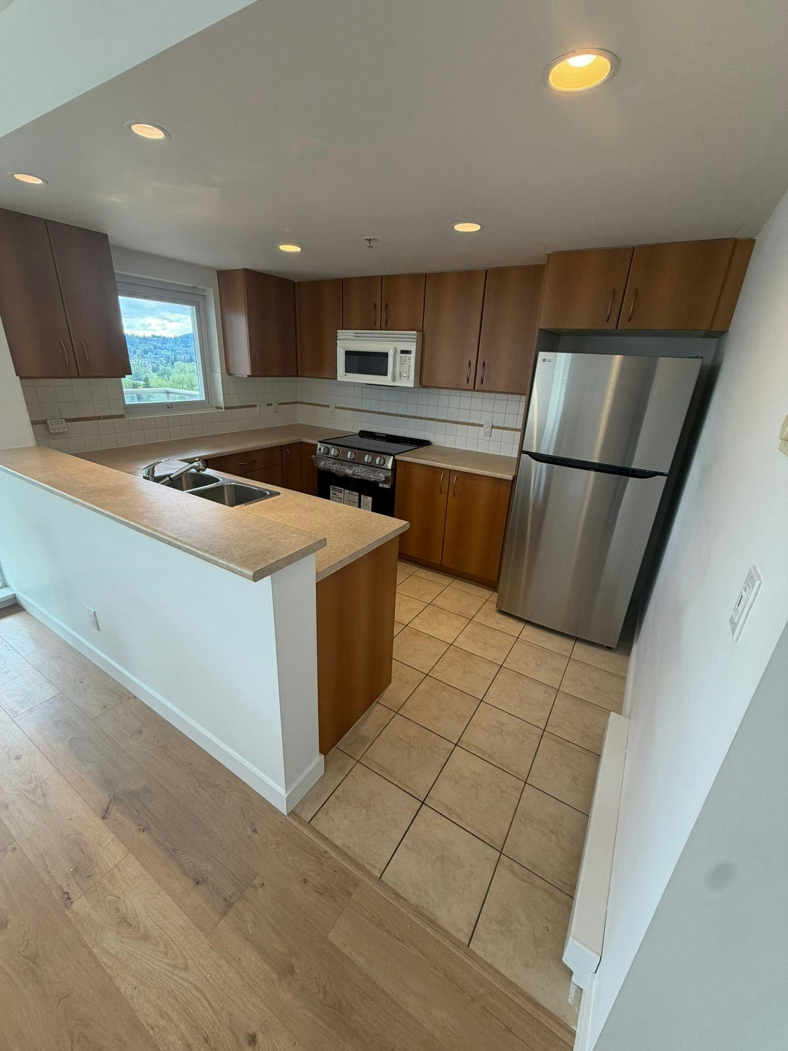 1603-235 Guildford Way, Port Moody, BC, V3H 5L8 - 12