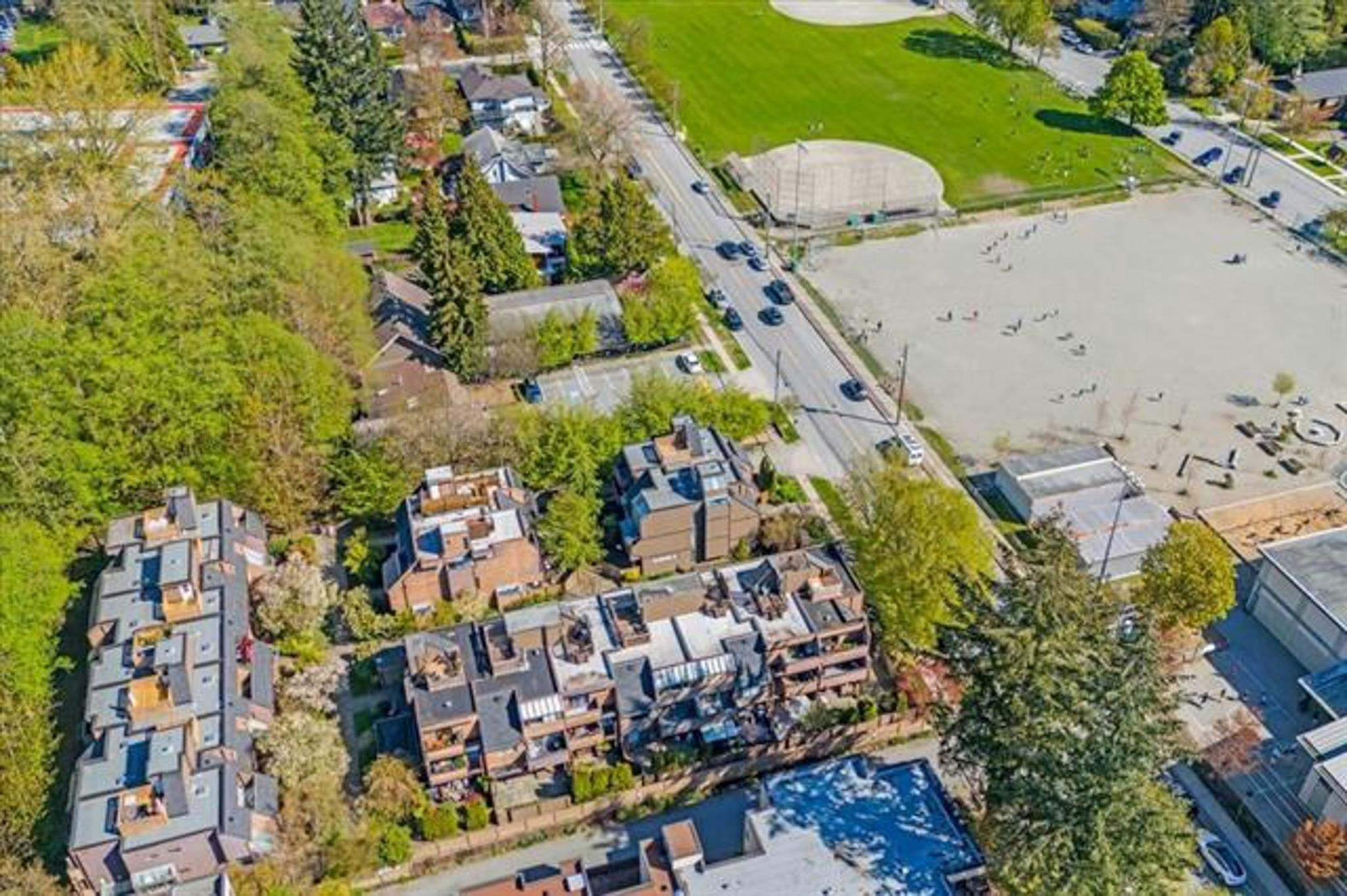 3295 Mountain Highway, North Vancouver, BC, V7K 2H4 - 21