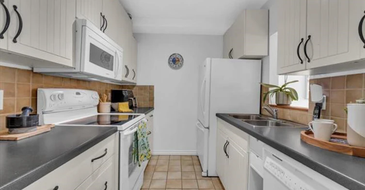 3295 Mountain Highway, North Vancouver, BC, V7K 2H4 - 8