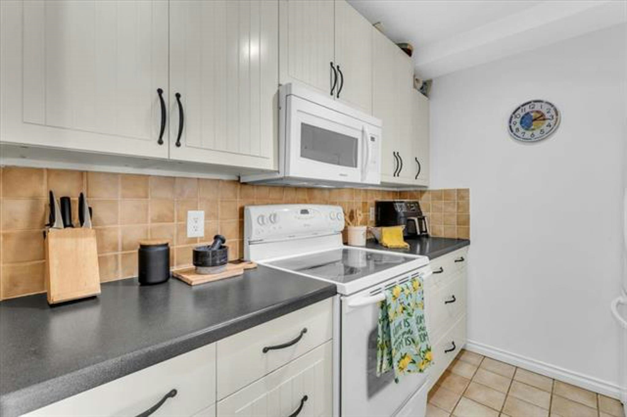 3295 Mountain Highway, North Vancouver, BC, V7K 2H4 - 9