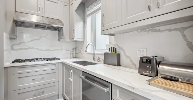 2931 W 39th Avenue, Vancouver, BC, V6N 2Z5 - 8
