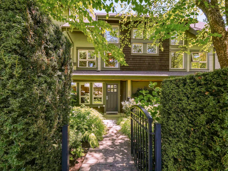 2990 Chesterfield Avenue, North Vancouver, BC, V7N 3M6 - 2