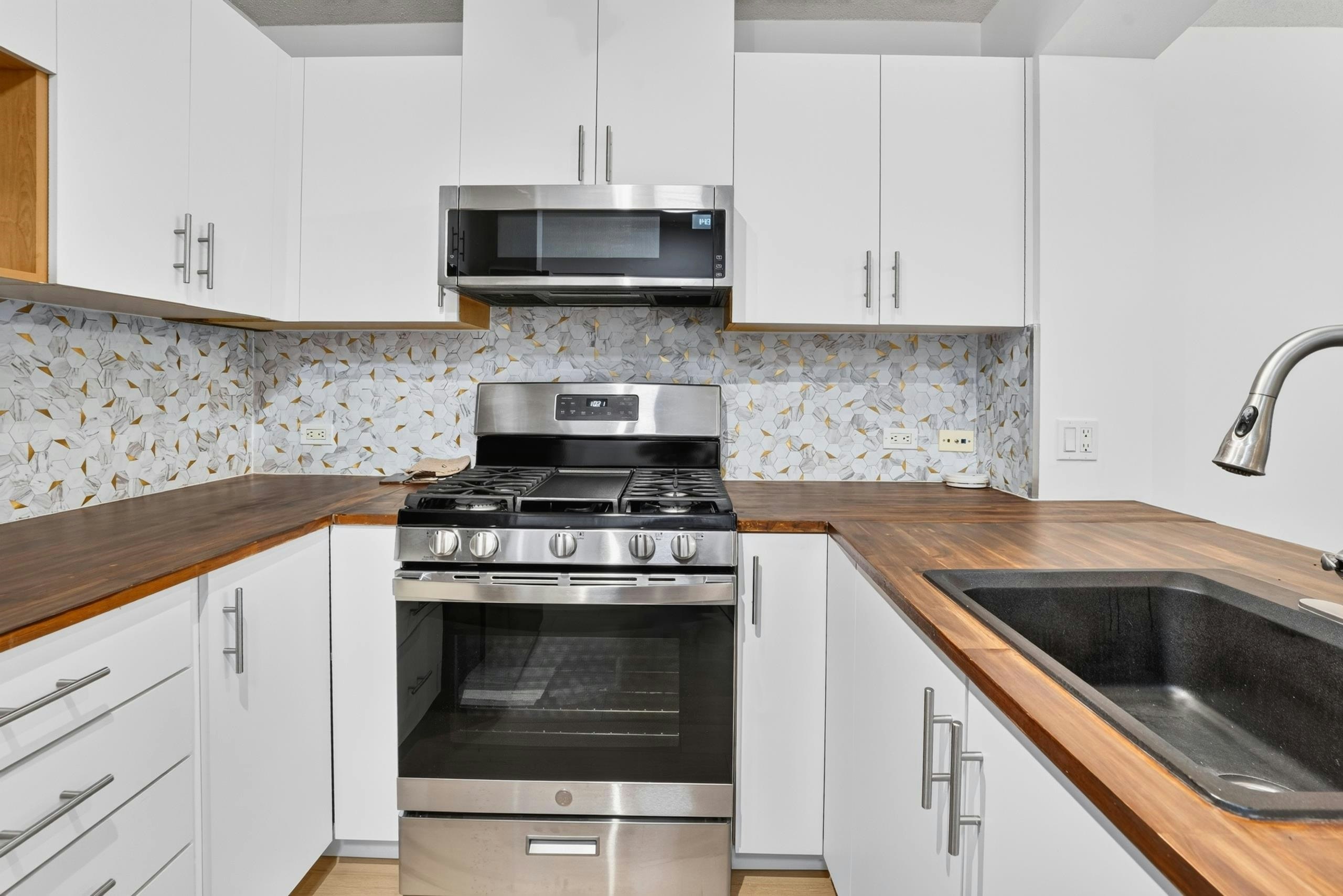 303-2998 Silver Springs Boulevard, Coquitlam, BC, V3E 3R7 - 20