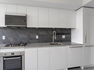 405-3264 Vanness Avenue - 5