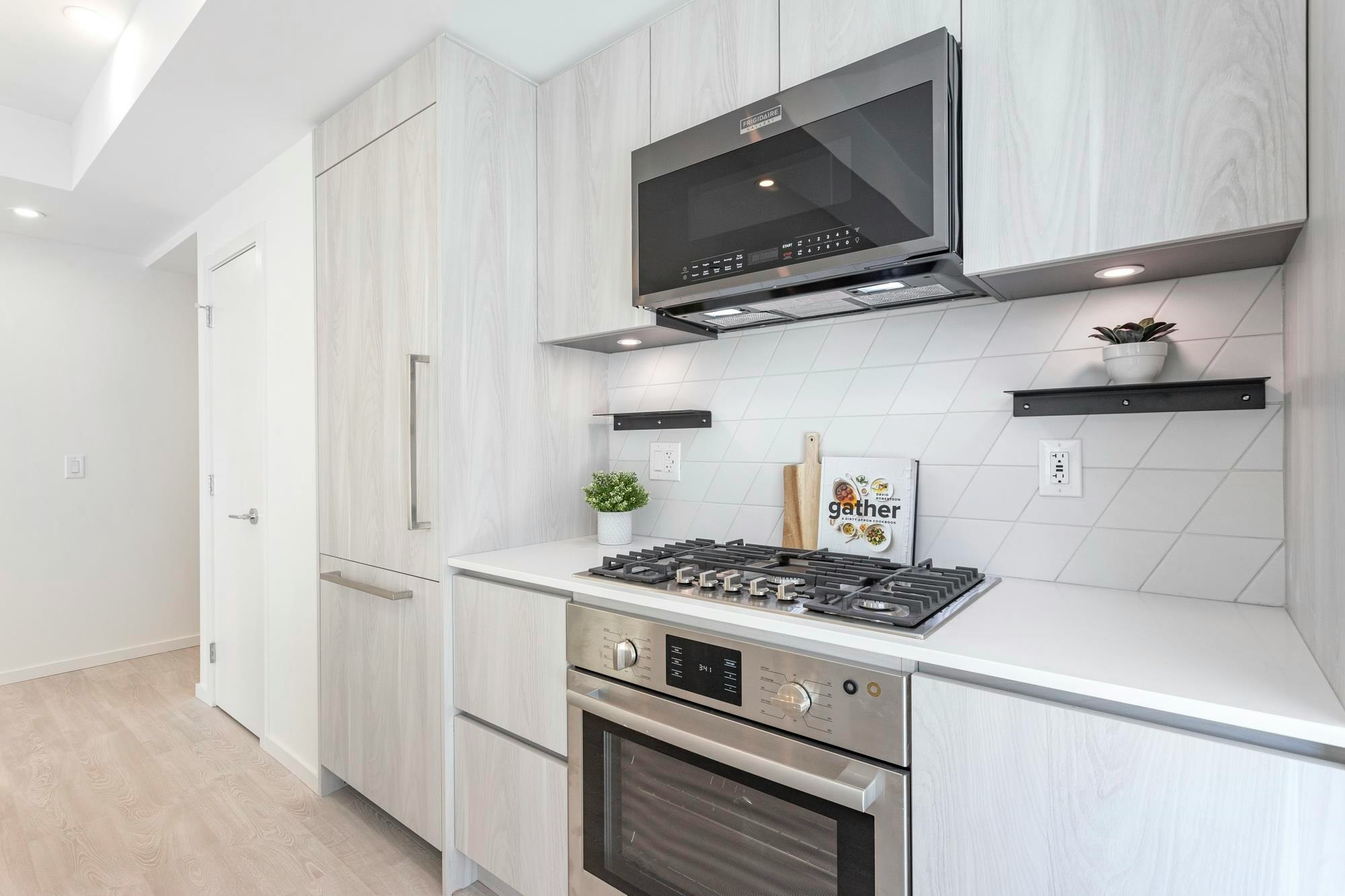 204-3264 Vanness Avenue - 4