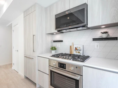 204-3264 Vanness Avenue - 4