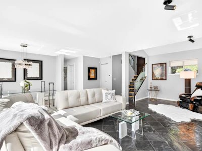 647 Thurston Close - 4
