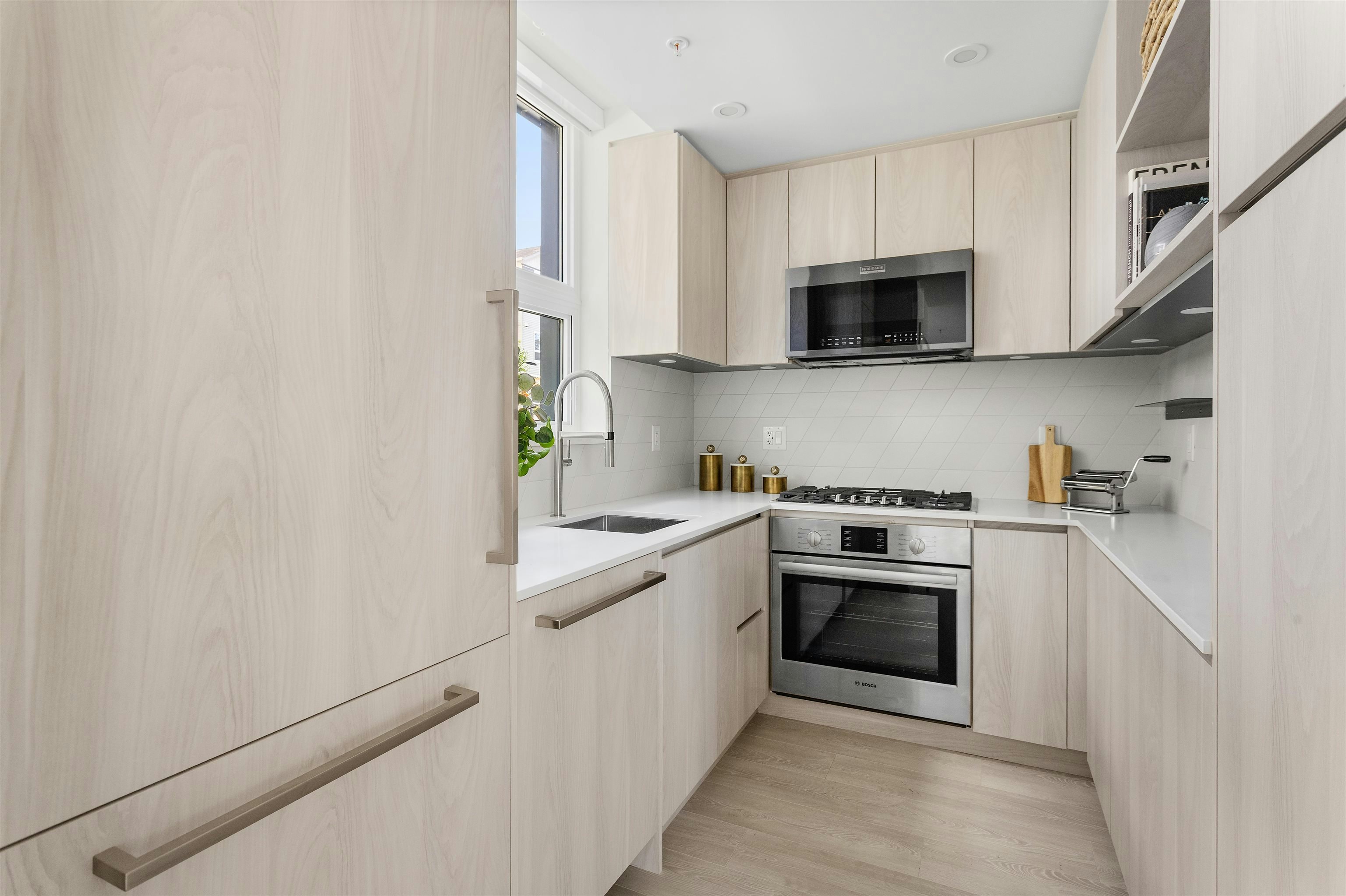 3249 Clive Avenue - 4