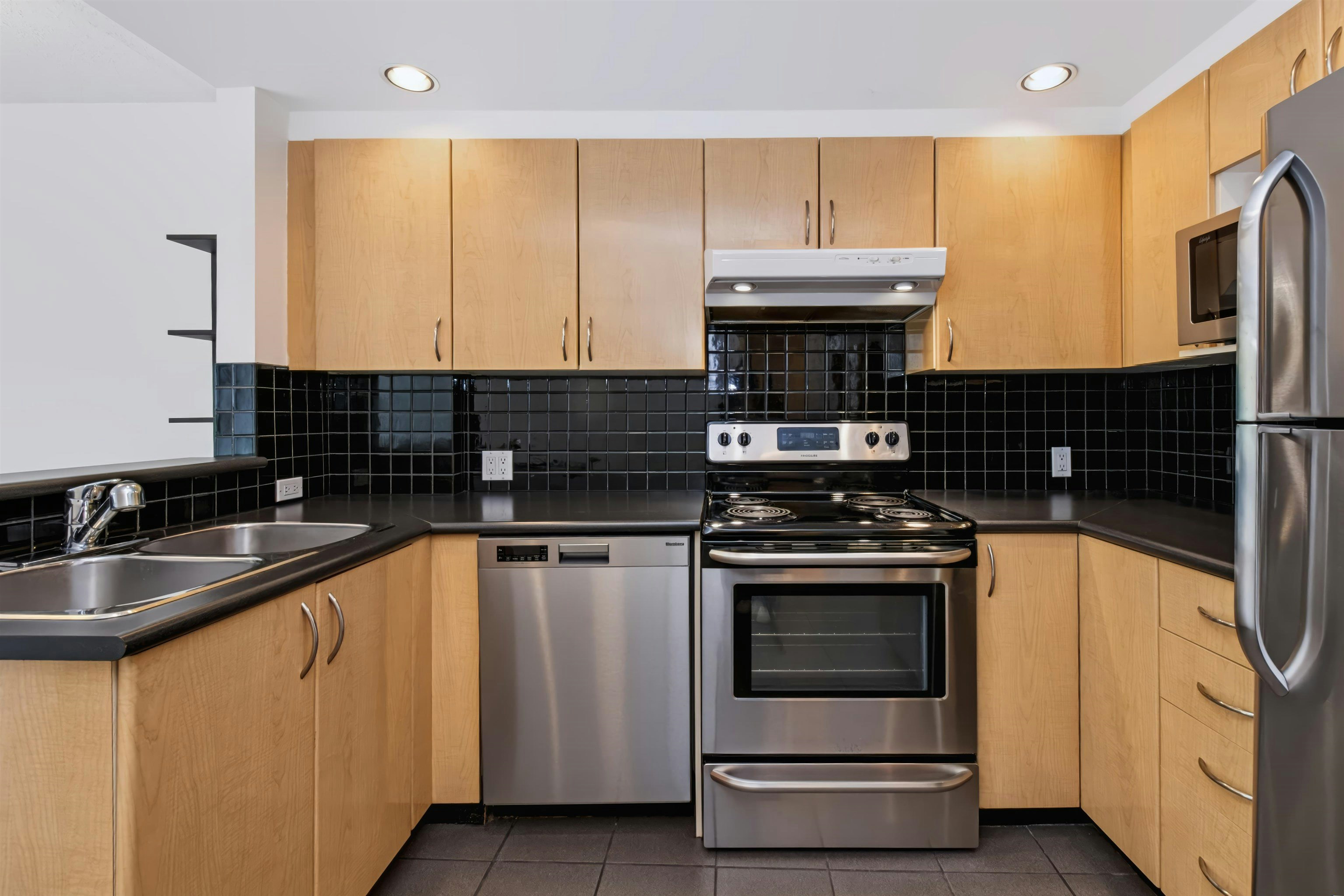 202-1688 Robson Street - 5