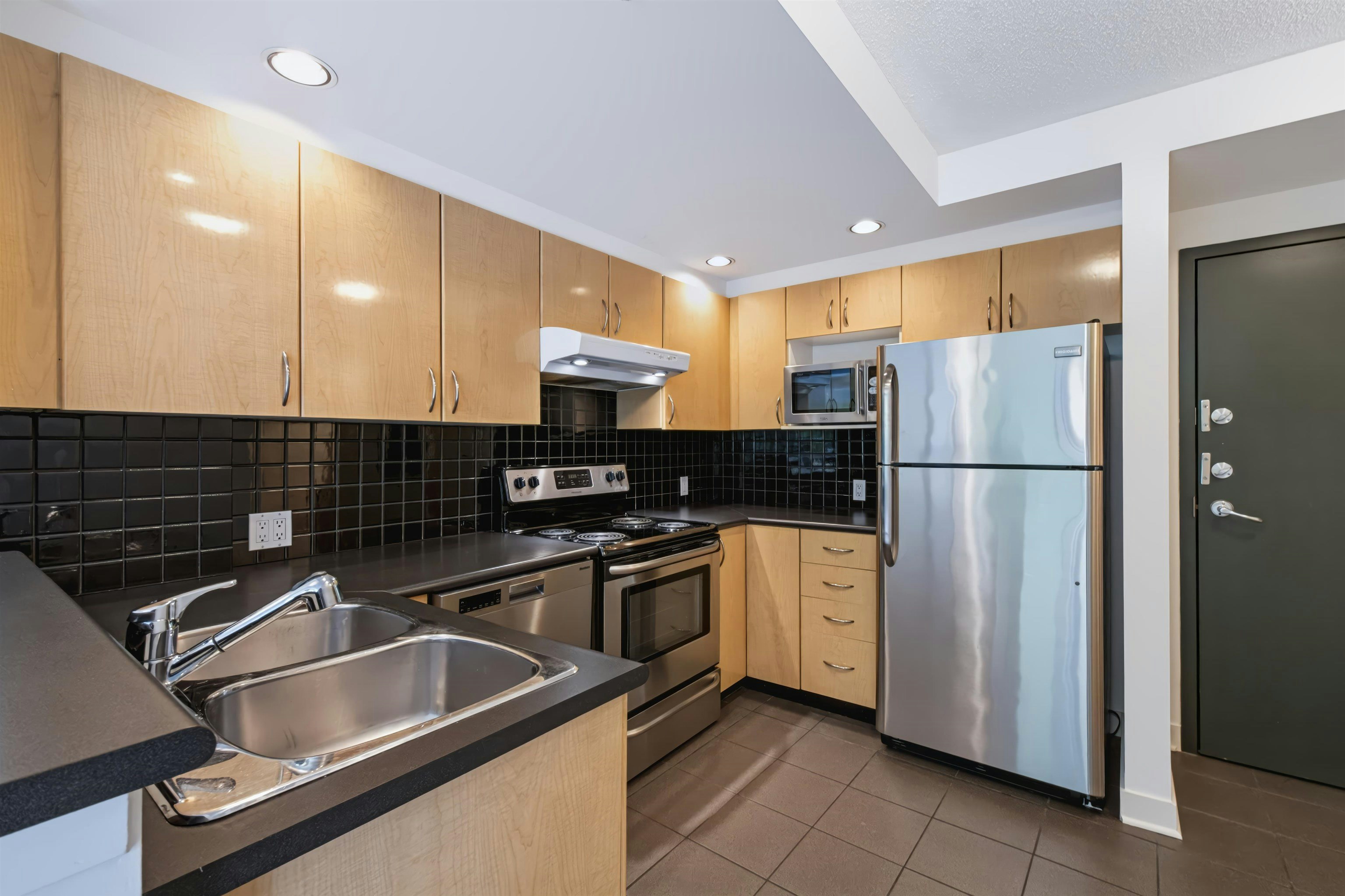 202-1688 Robson Street - 3