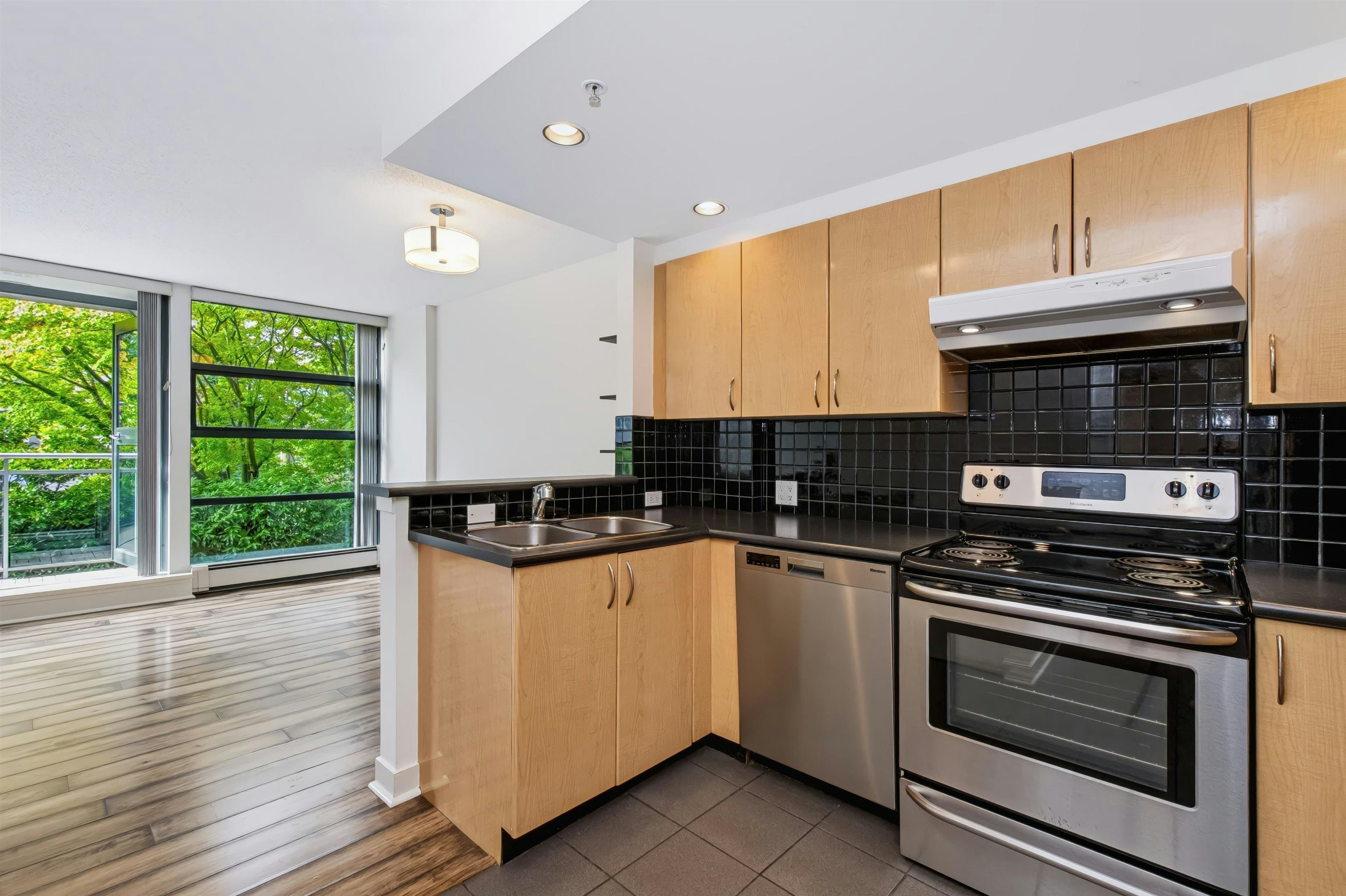 202-1688 Robson Street - 2