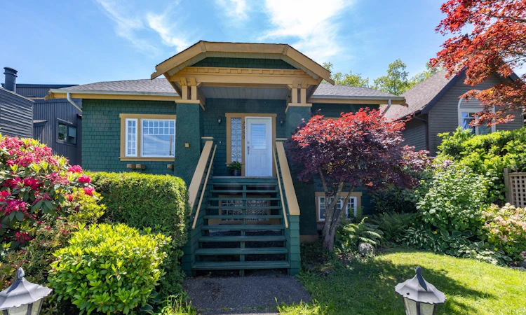 2950 W 8th Avenue