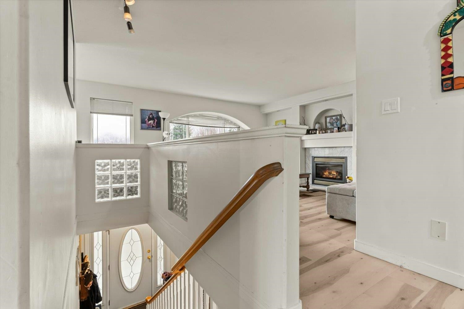 5635 Viewpoint Place - 2