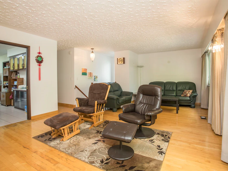950 E 38th Avenue, Vancouver, BC, V5W 1J3 - 4