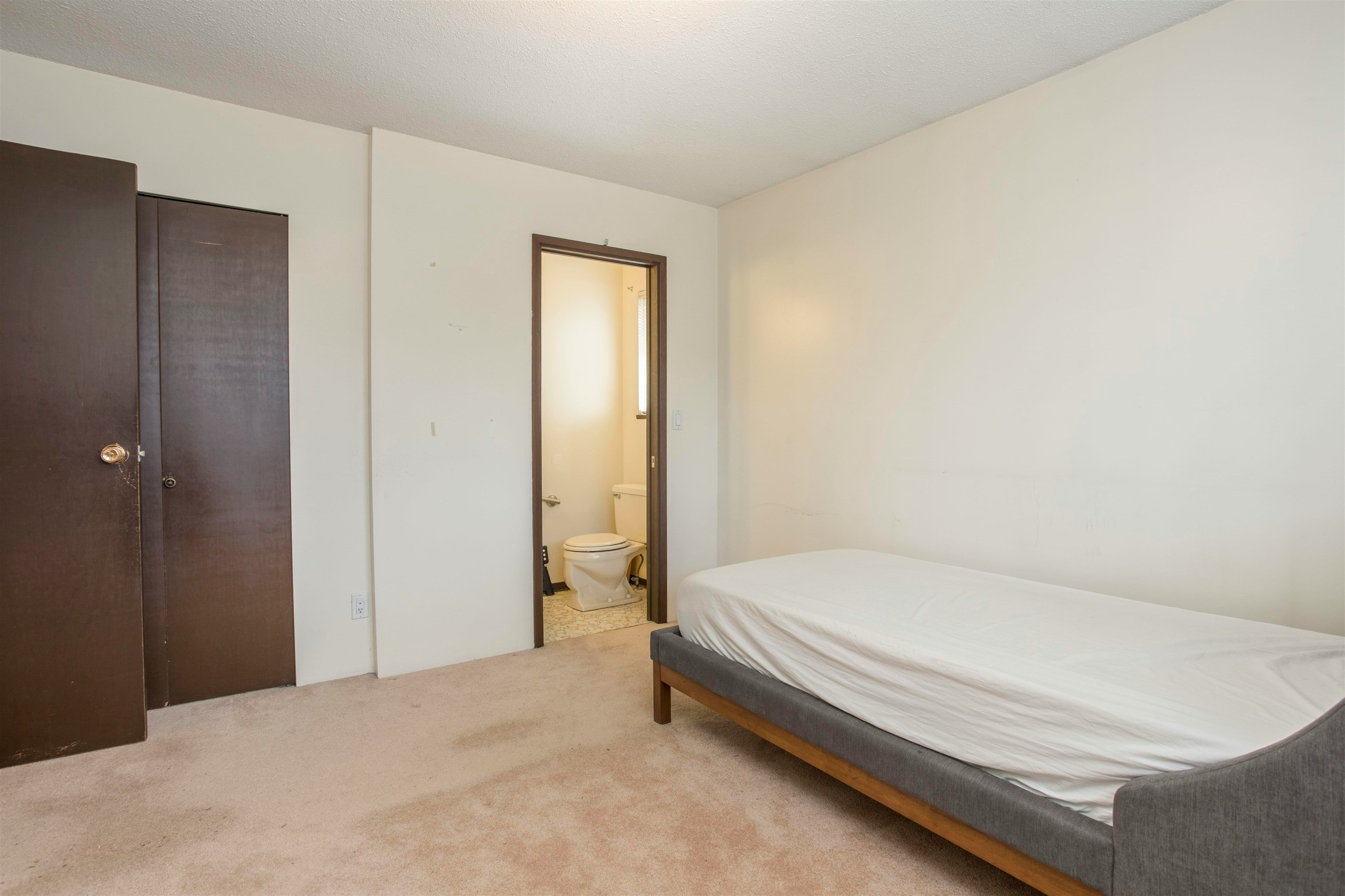 950 E 38th Avenue, Vancouver, BC, V5W 1J3 - 10