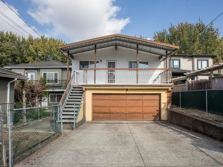 950 E 38th Avenue, Vancouver, BC, V5W 1J3 - 2