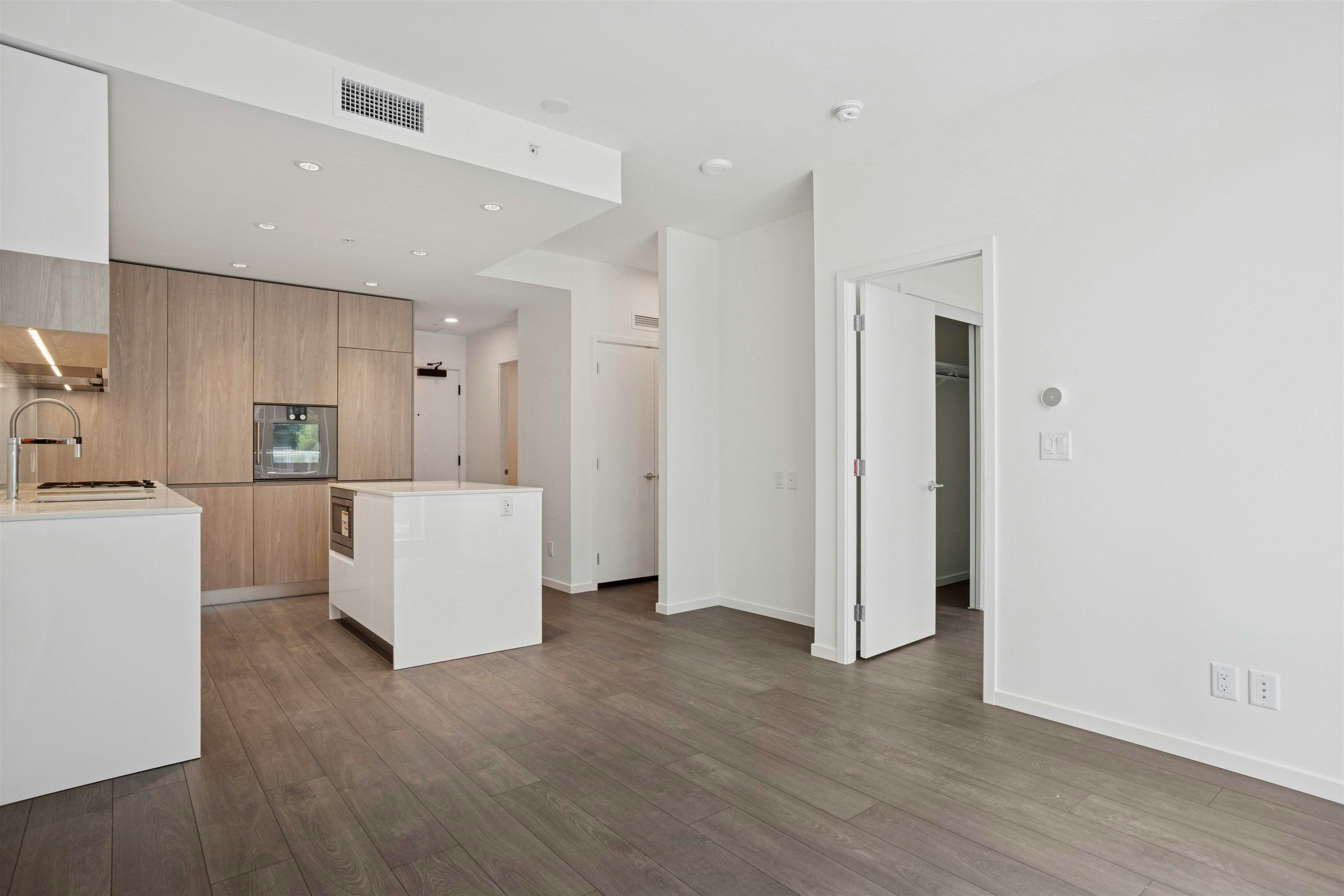548-6500 Minoru Boulevard - 2