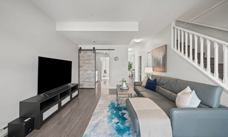 38-2723 E Kent Avenue North