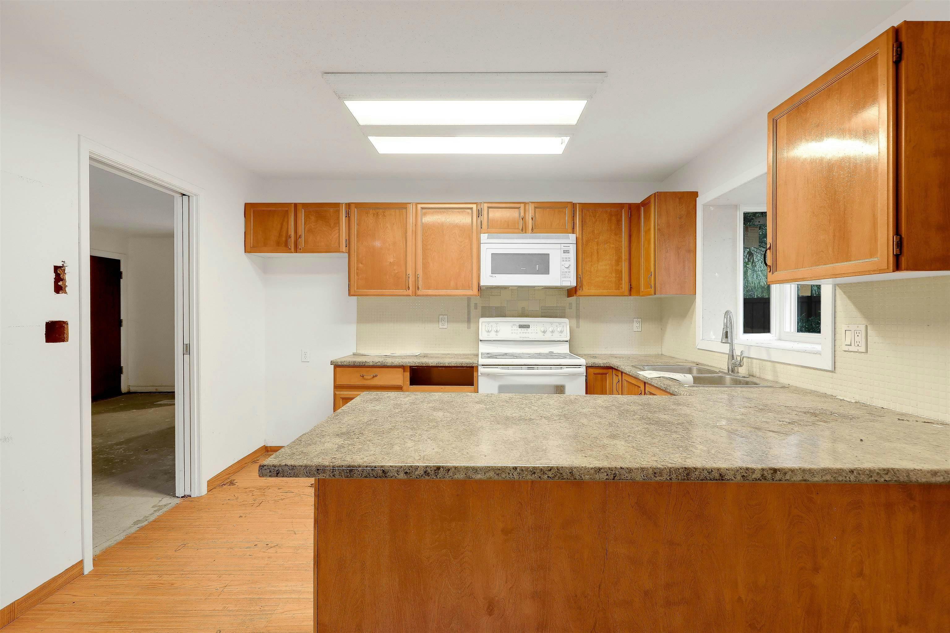 101-13858 102 Avenue, Surrey, BC, V3T 1P1 - 3