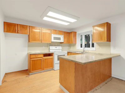101-13858 102 Avenue - 2